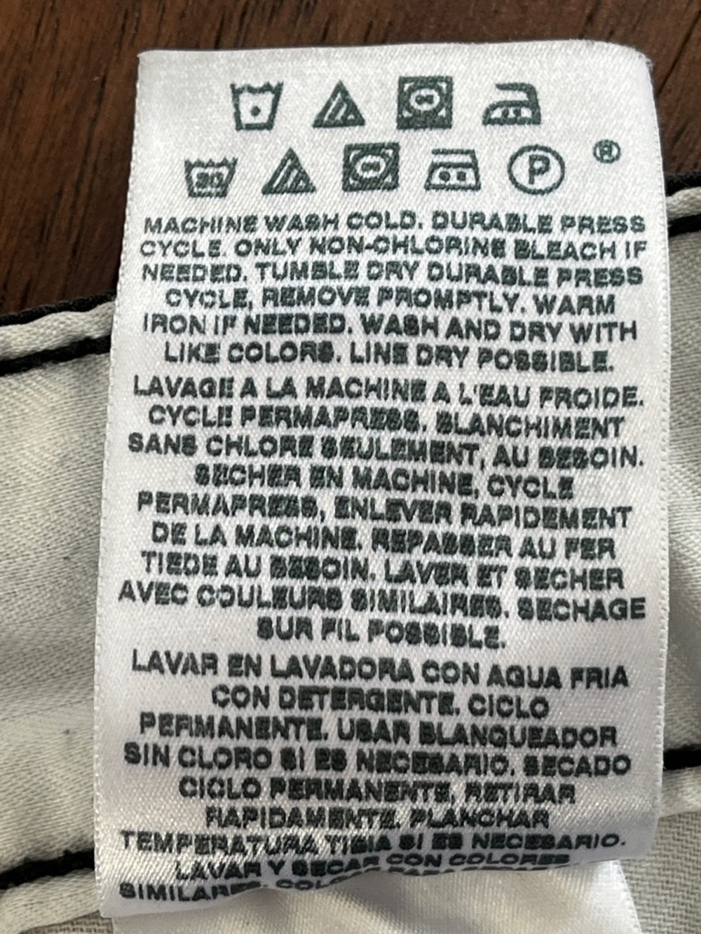 Levi's Black Cargo Shorts with Multi-Pocket Design - Picture 9 of 10